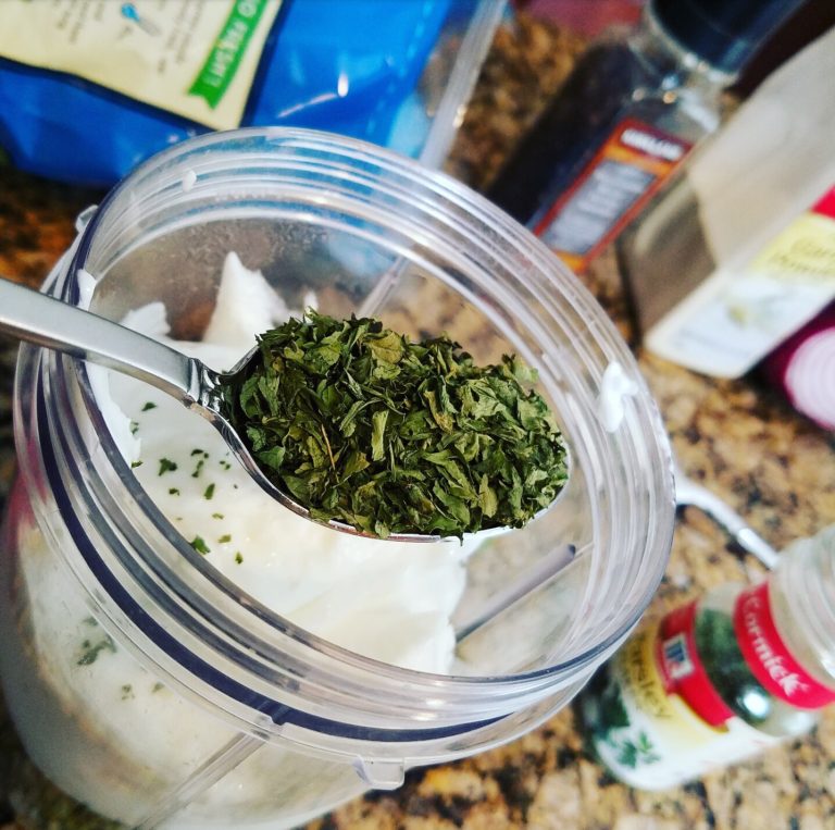 21-day-fix-creamy-dill-greek-yogurt-dressing-24karatketo